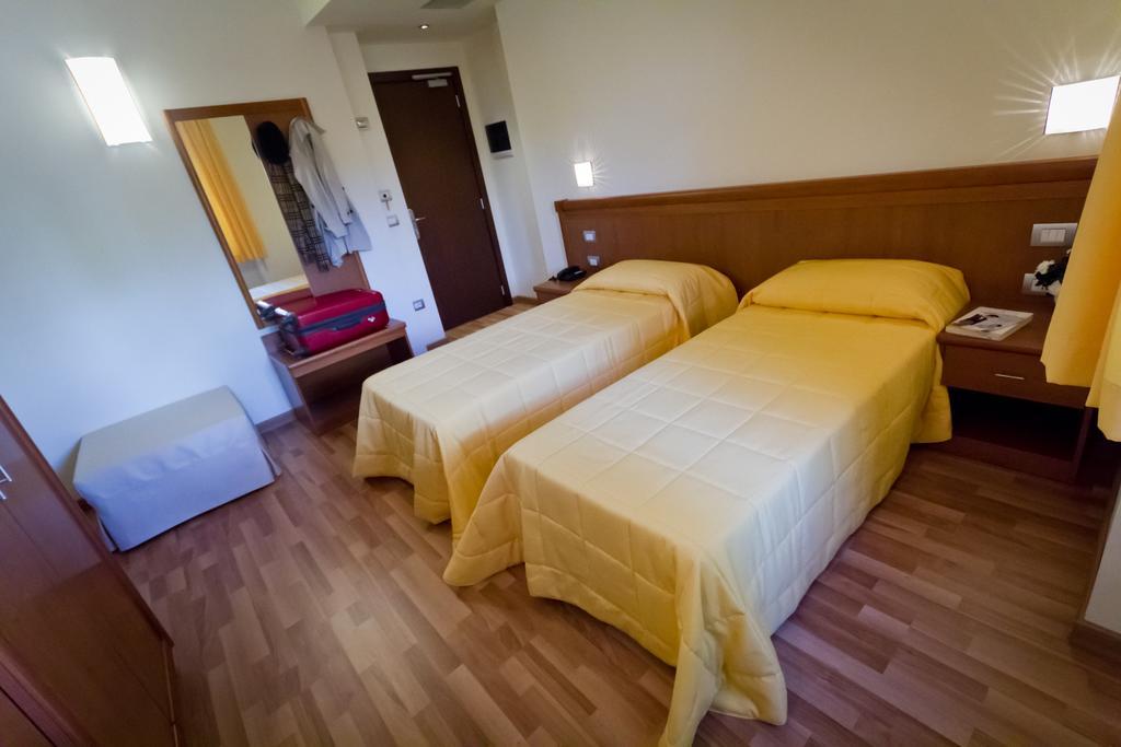 Hotel Donnini Assisi Værelse billede